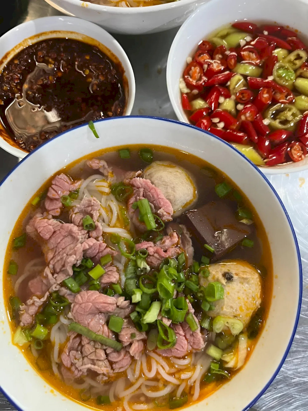 Bún bò Huế chuẩn vị tại Hoàn Kiếm: Bí quyết làm nên thương hiệu 45 Phùng Hưng