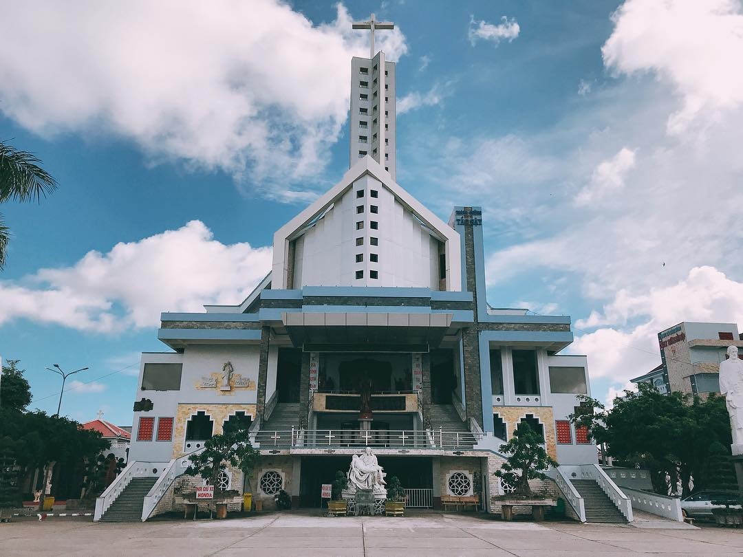 Thánh đường Tắc Sậy: Kinh nghiệm hành hương & tham quan 2025