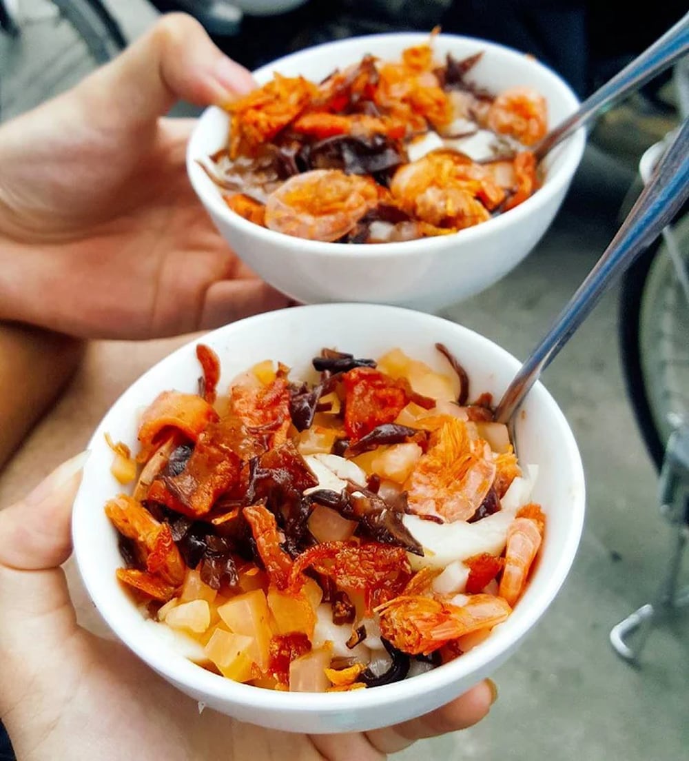 Bánh đúc Tàu mềm mịn, hấp dẫn với nhiều loại đồ ăn kèm đậm đà
