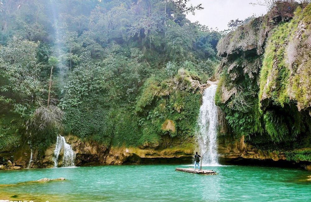 Thác Chiềng Khoa với hồ nước xanh ngọc bích đầy thơ mộng