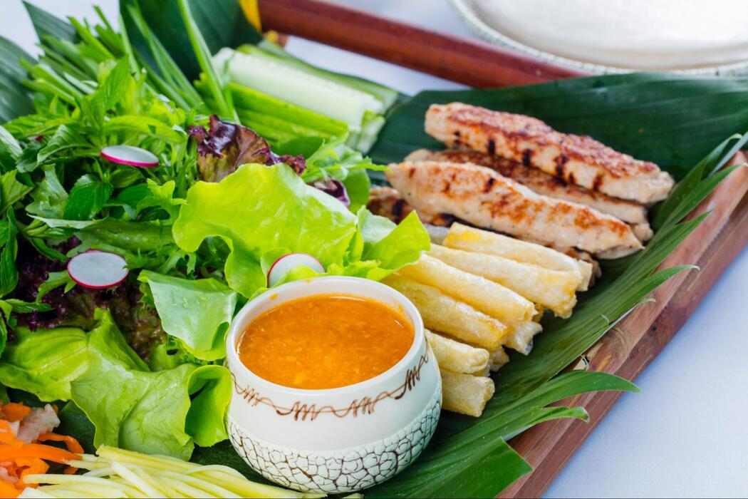 Nem nướng Nha Trang - Món ngon đặc sản của thành phố biển