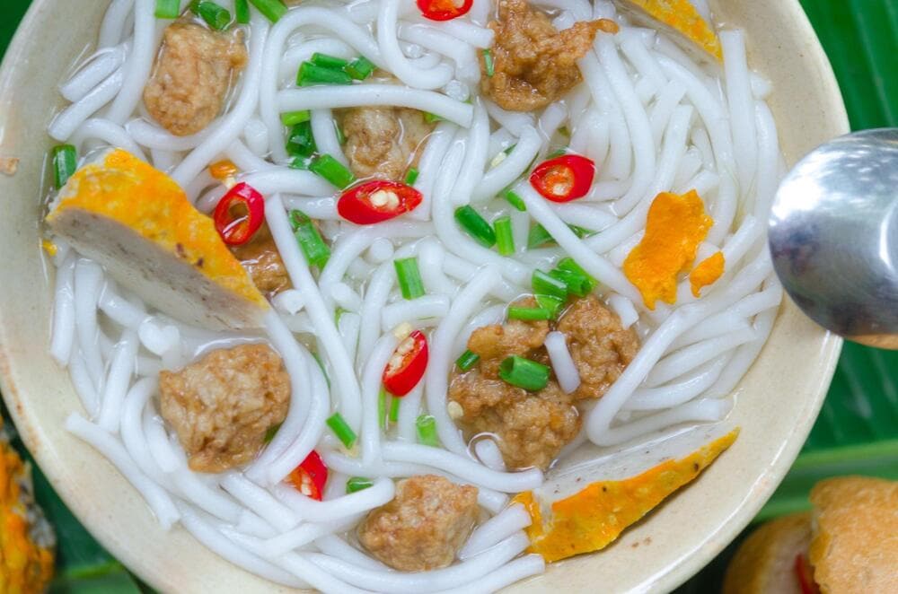 Bánh canh cá thu với nước dùng thanh nhẹ