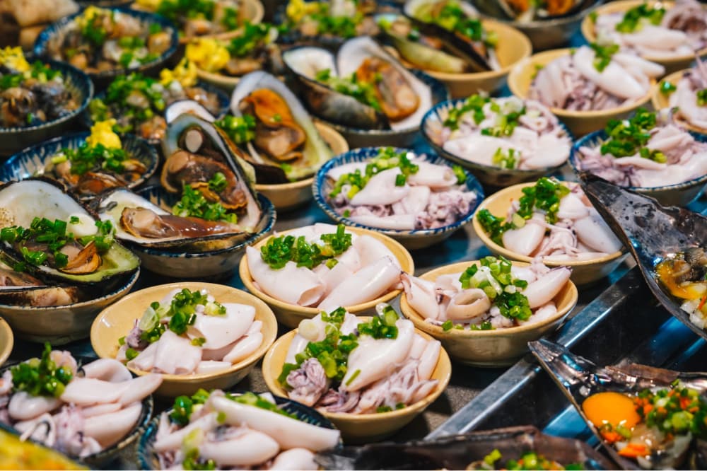 Chợ đêm Phú Quốc nổi tiếng là lớn và nổi tiếng ở Việt Nam