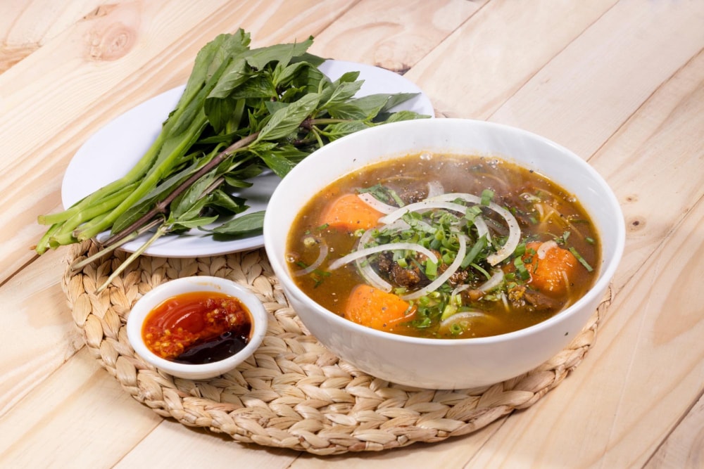 Món hủ tiếu bò kho thơm ngon, đậm đà