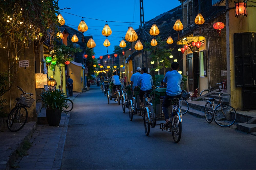 cyclo around the ancient town