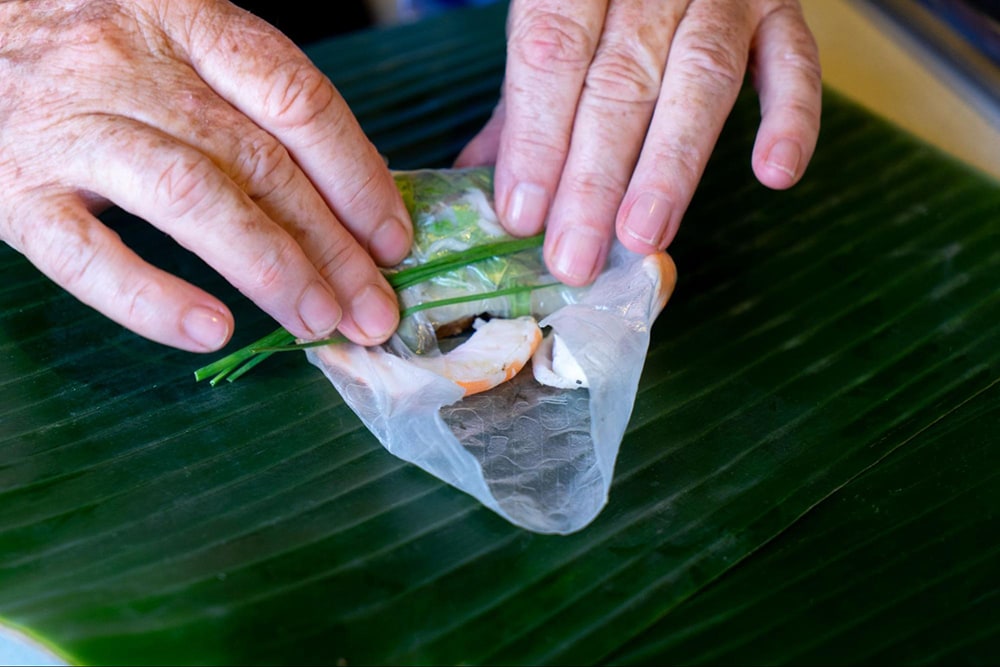 witness chefs make food